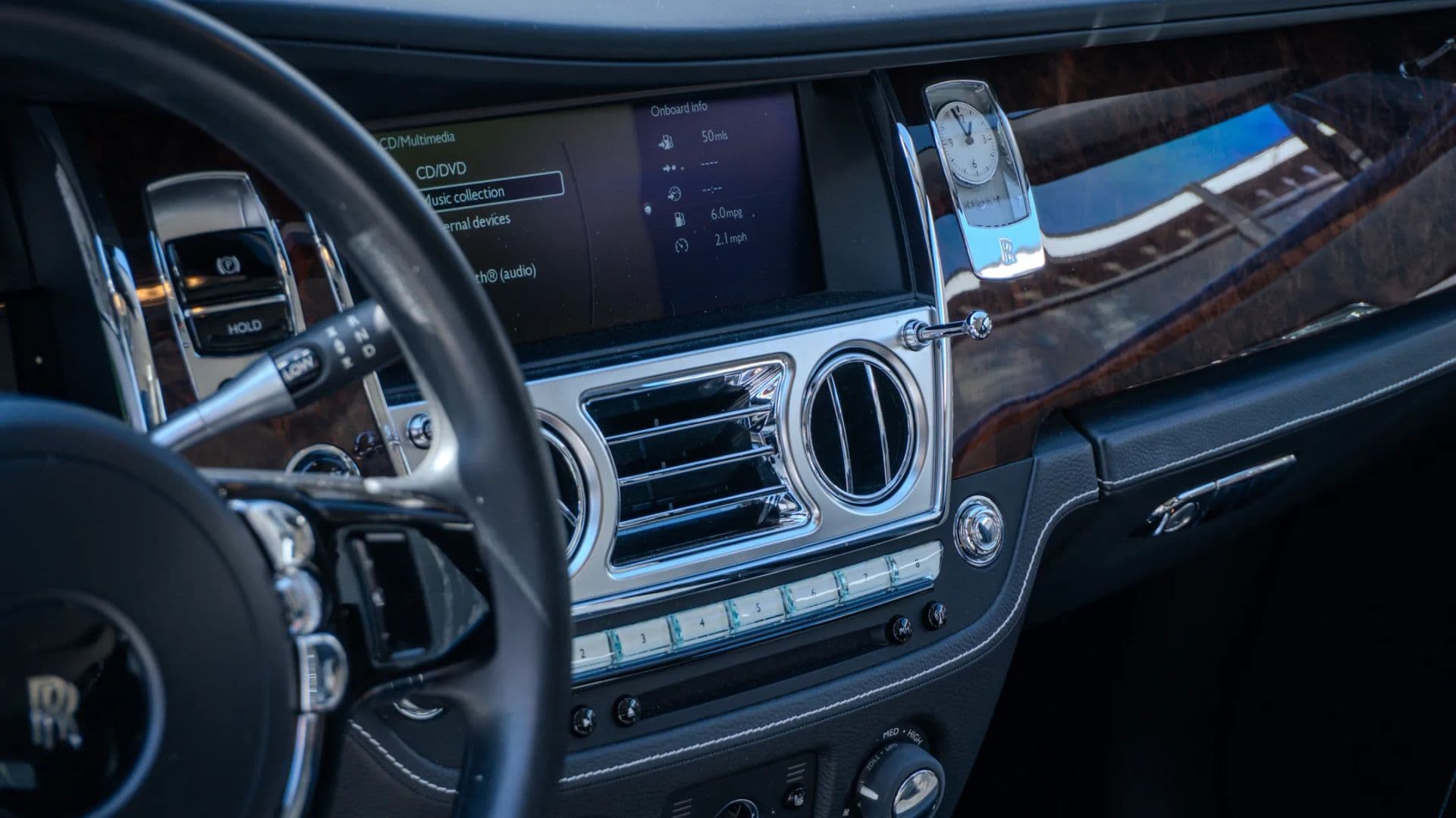 2012 ROLLS-ROYCE GHOST - Image 29