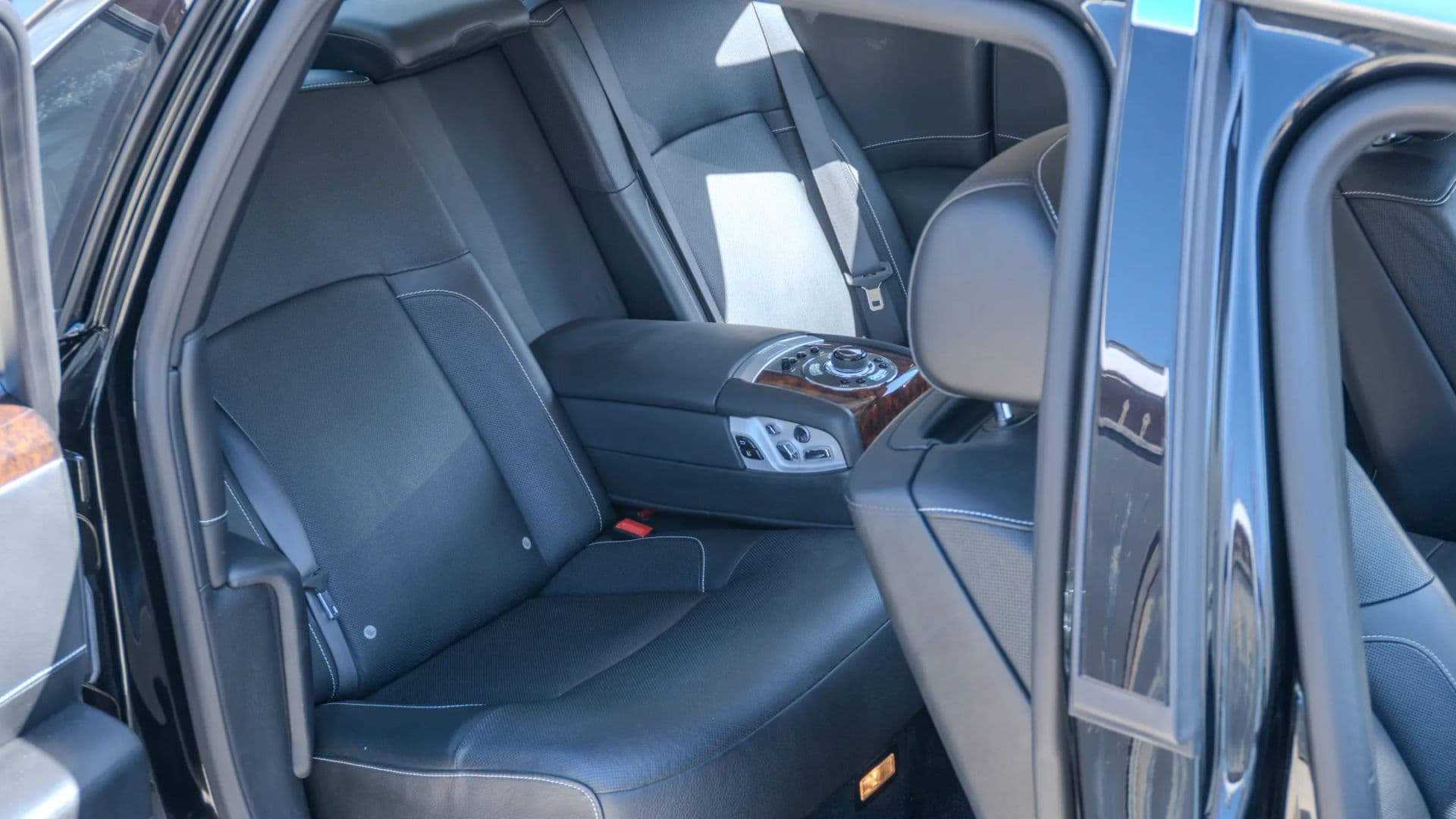 2012 ROLLS-ROYCE GHOST - Image 32