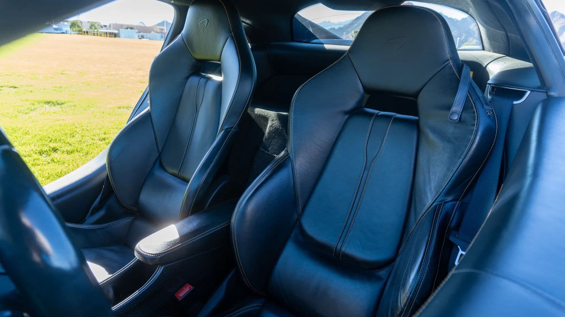 2016 MCLAREN 570S - Image 34