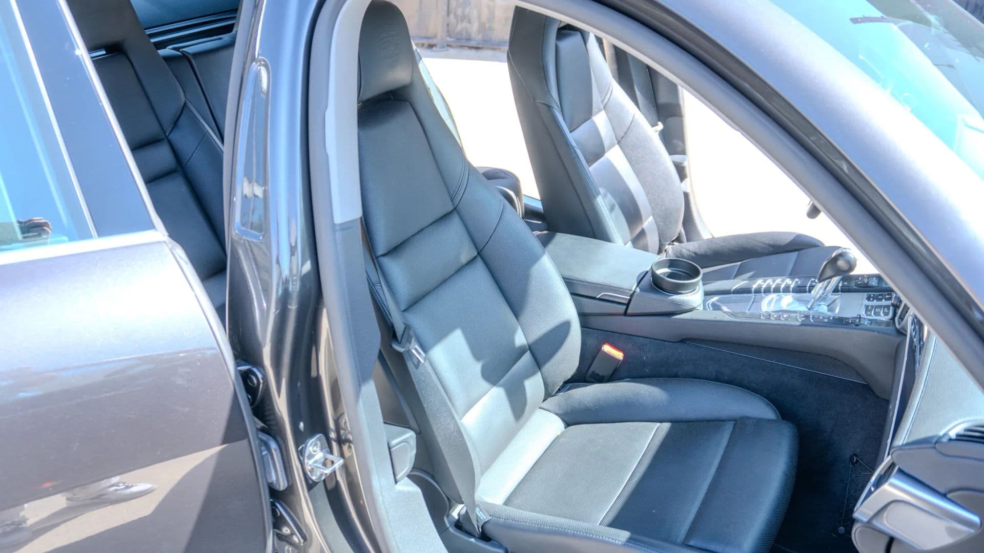 2016 PORSCHE PANAMERA - Image 8