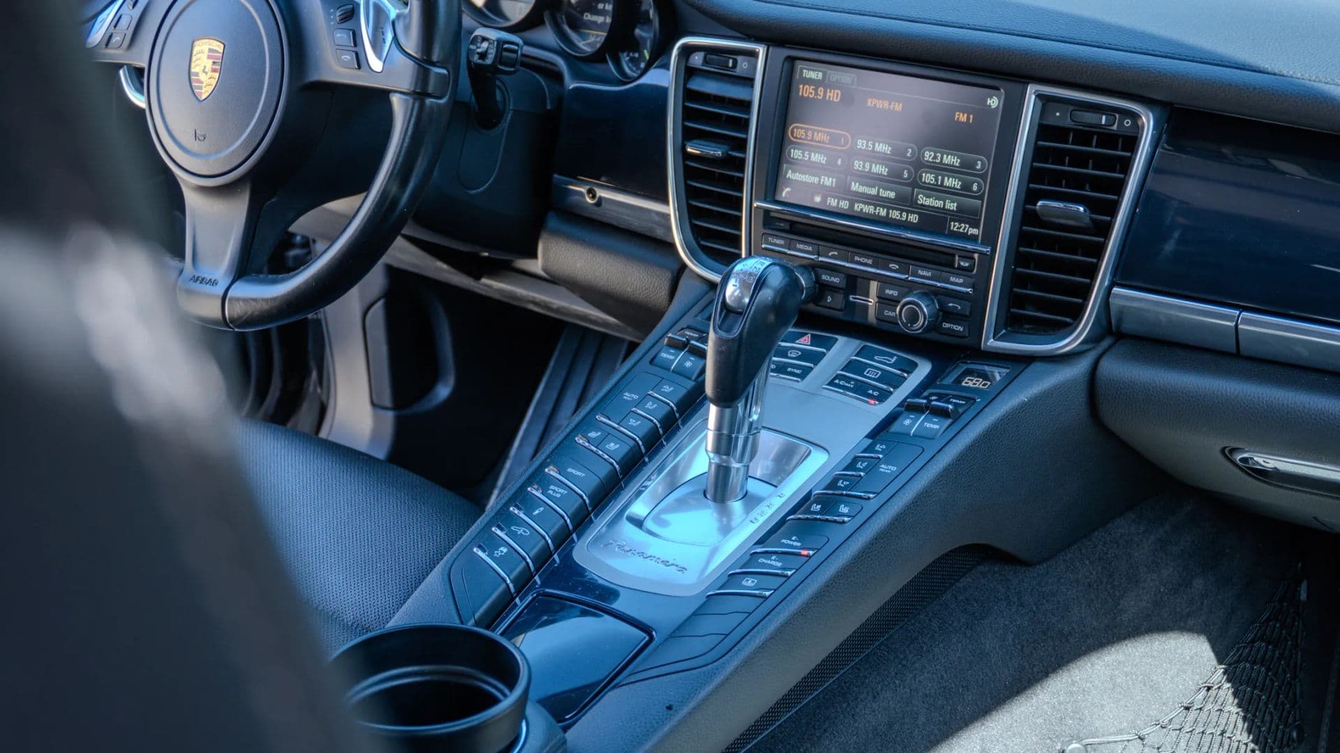 2016 PORSCHE PANAMERA - Image 18