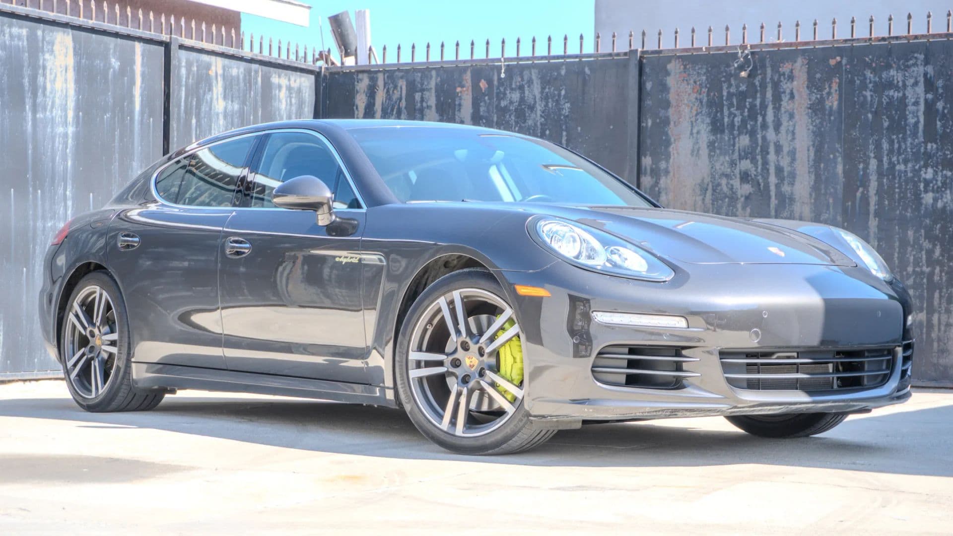2016 PORSCHE PANAMERA - Image 1