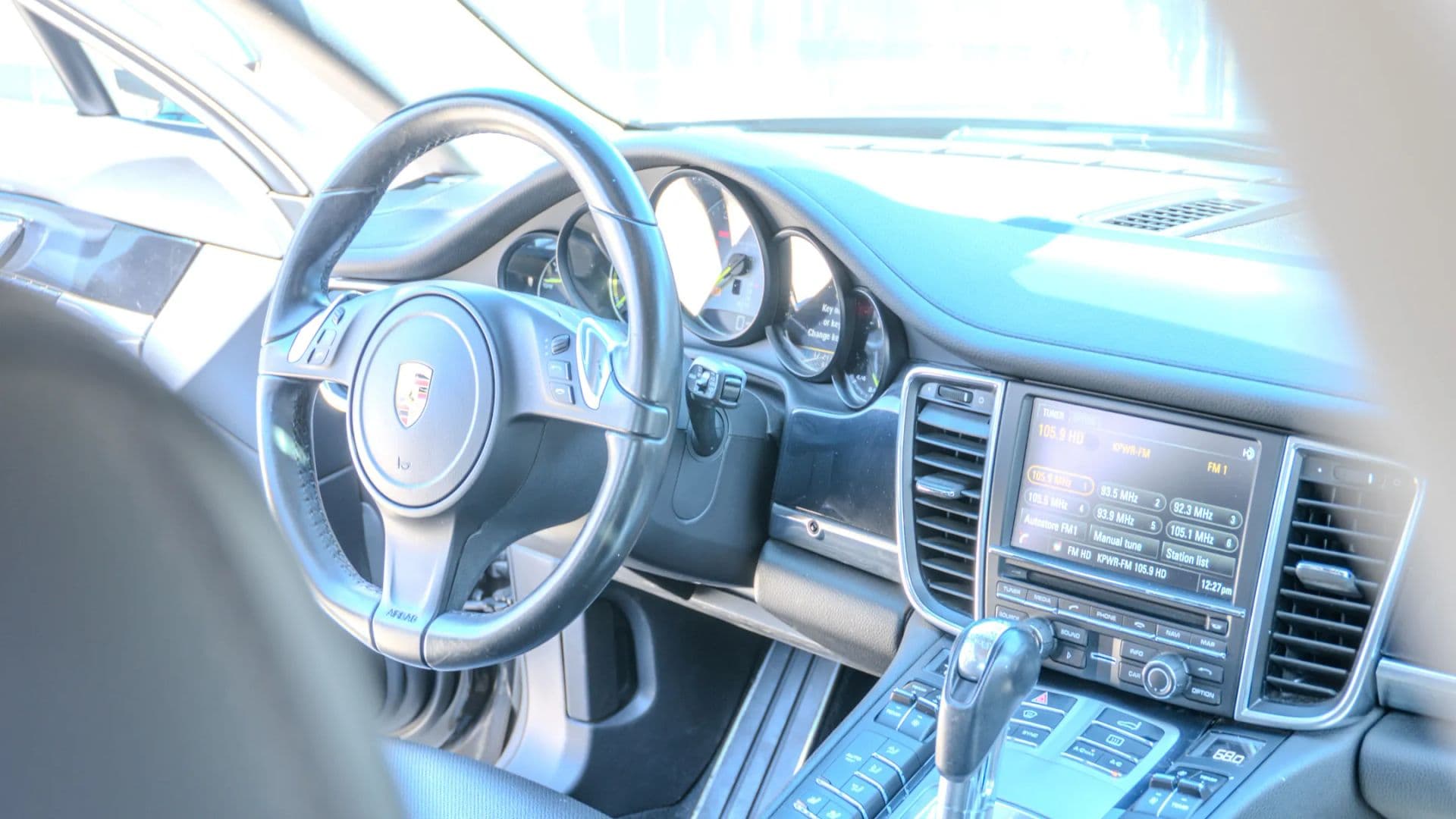 2016 PORSCHE PANAMERA - Image 17