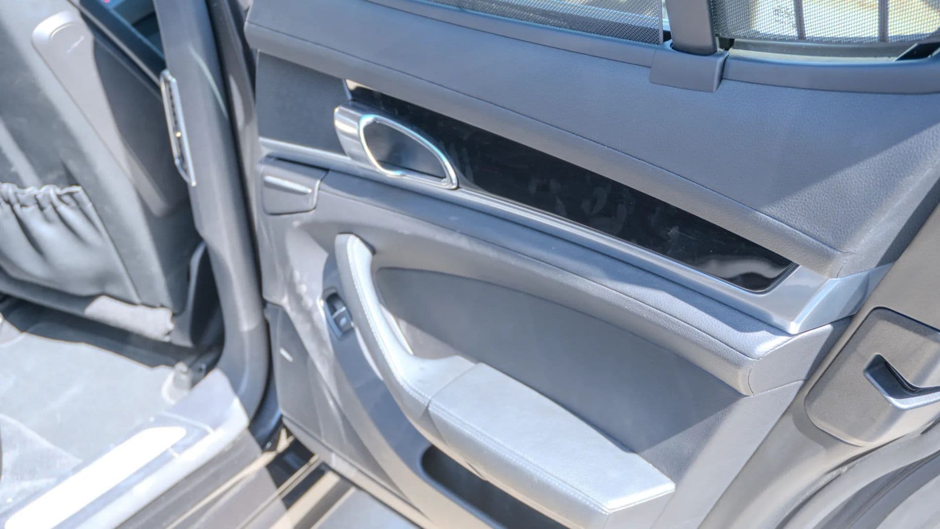 2016 PORSCHE PANAMERA - Image 15